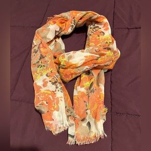 Gently Worn Women’s Floral Print Scarf 🧣
